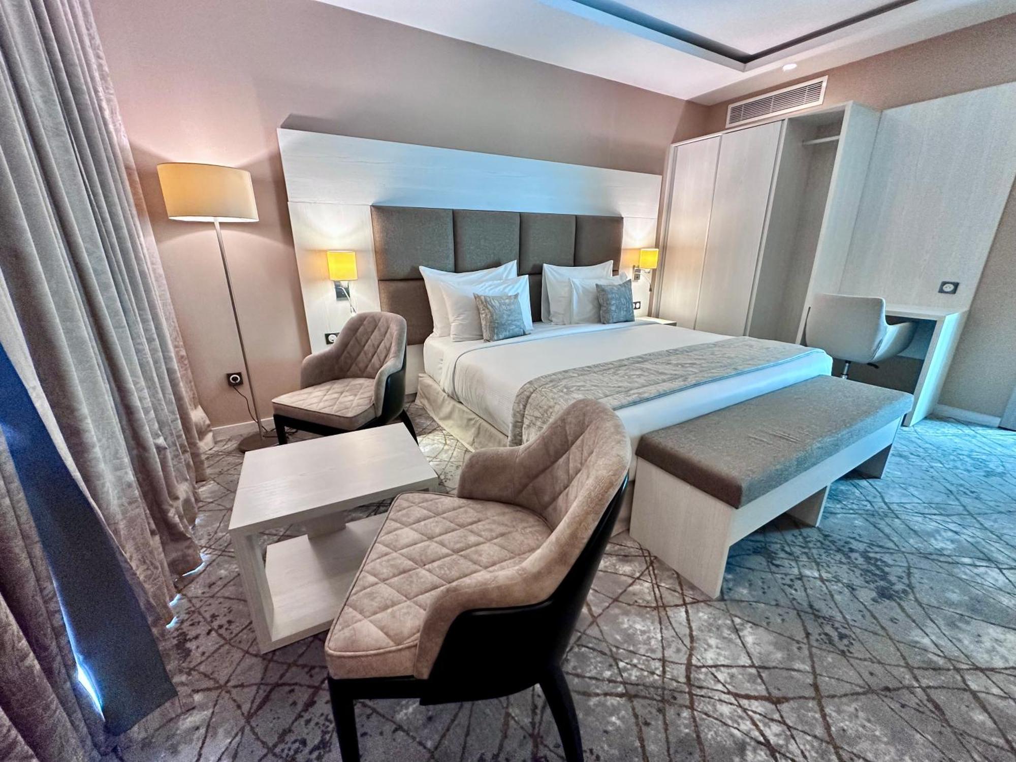 2H Hotel Oran Eksteriør billede