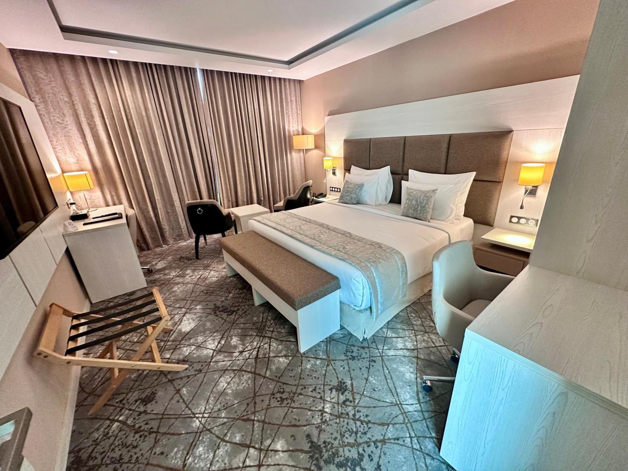 2H Hotel Oran Eksteriør billede