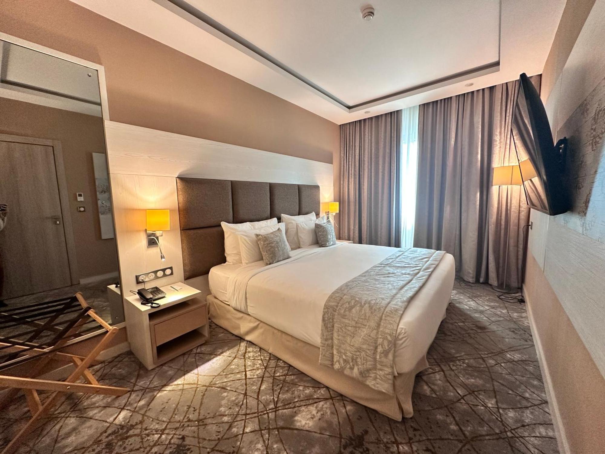 2H Hotel Oran Eksteriør billede