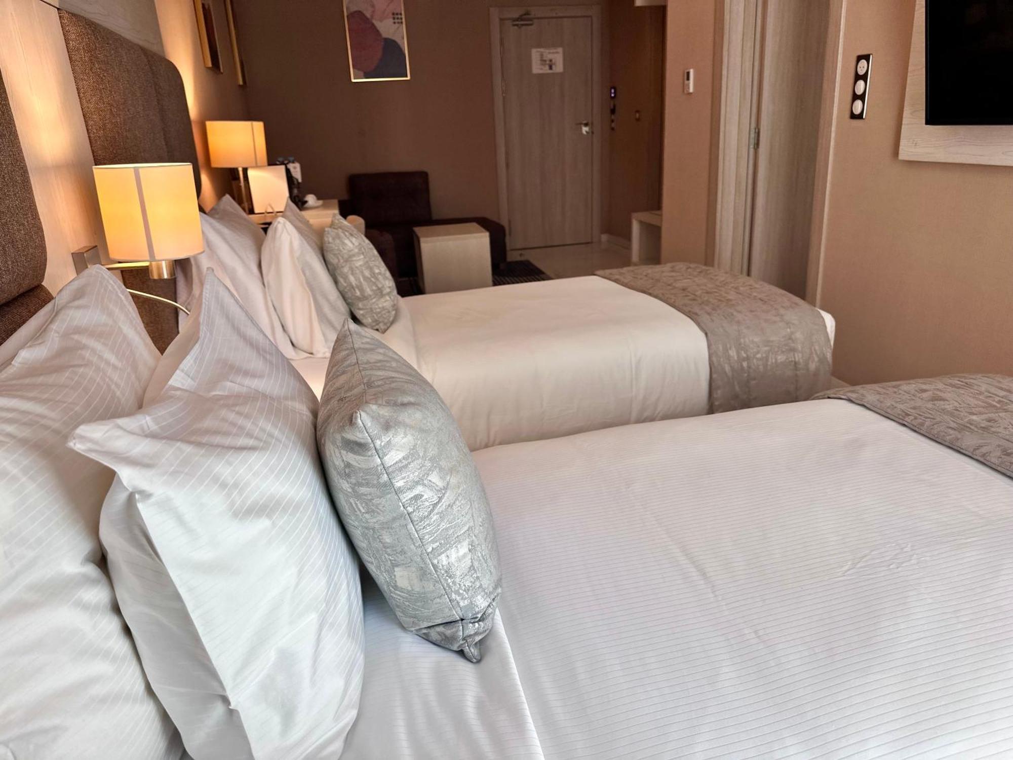 2H Hotel Oran Eksteriør billede