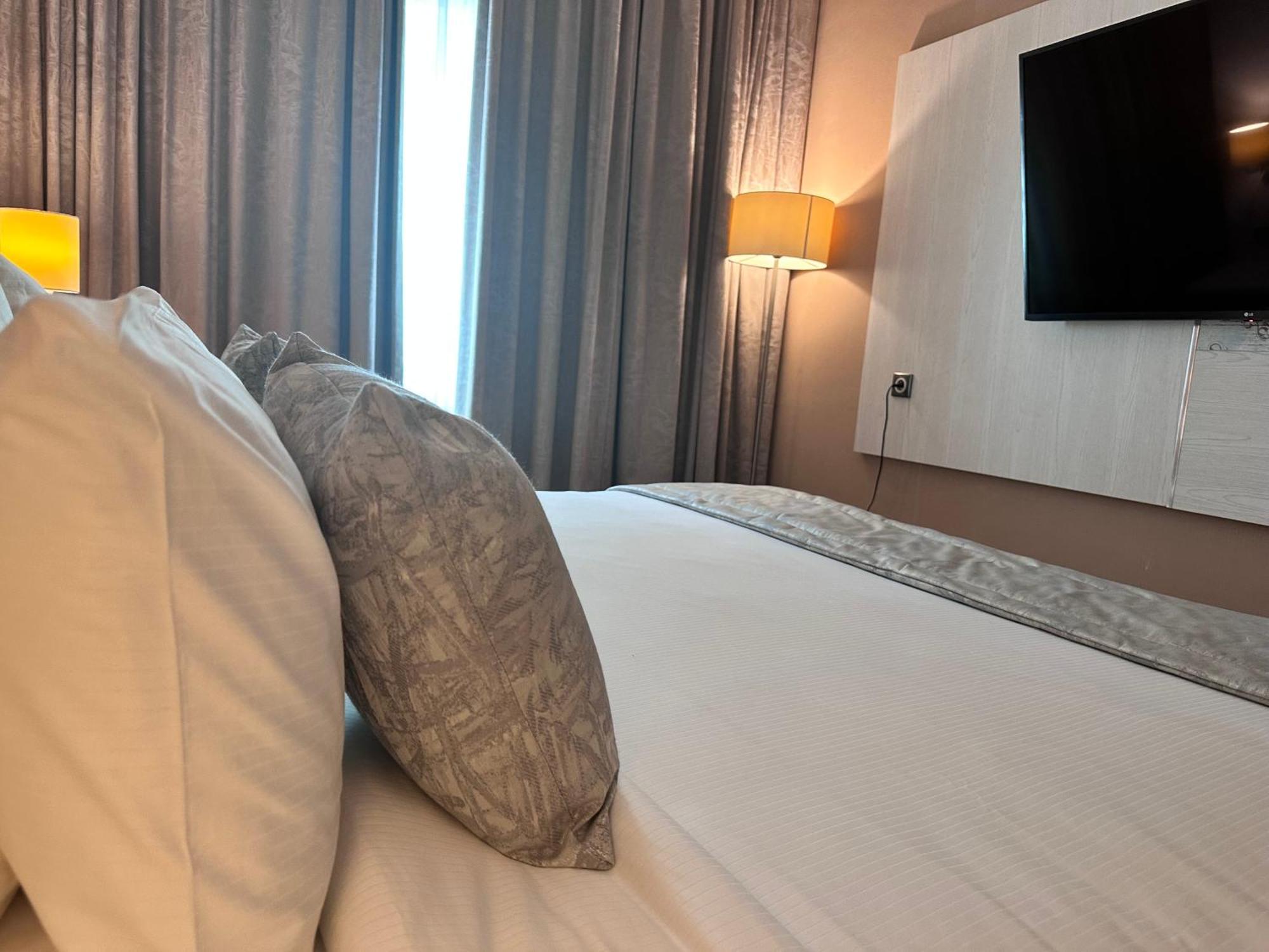 2H Hotel Oran Eksteriør billede