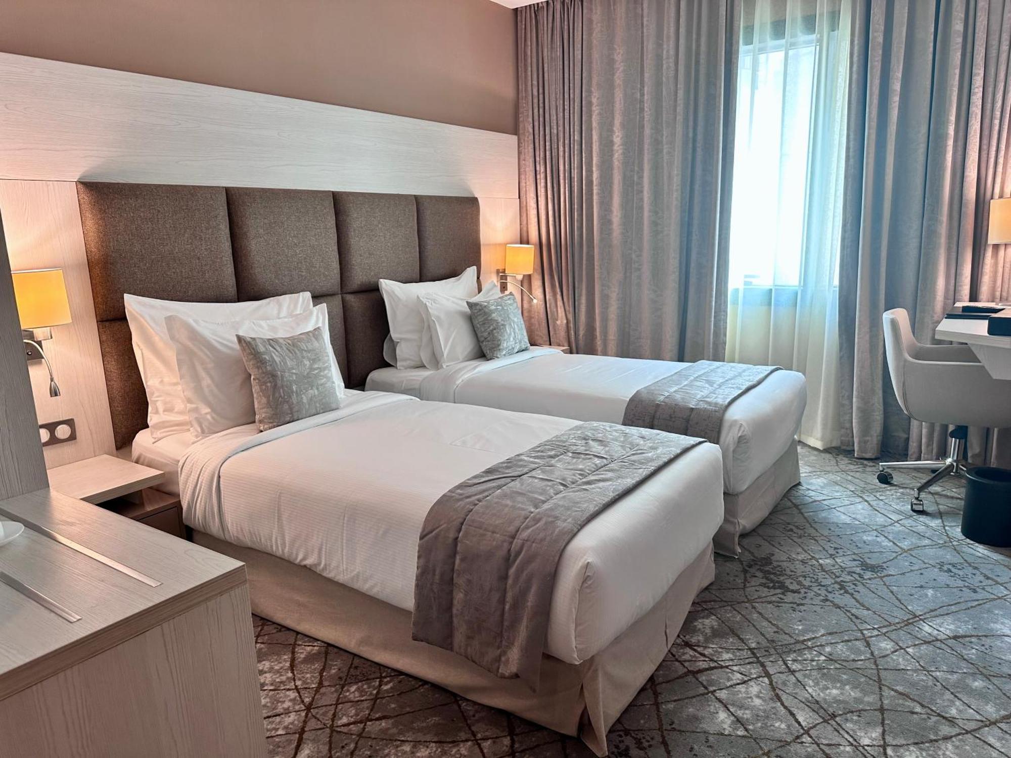 2H Hotel Oran Eksteriør billede